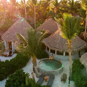 https://maya-tulum-resort.quintano-roohotels.com